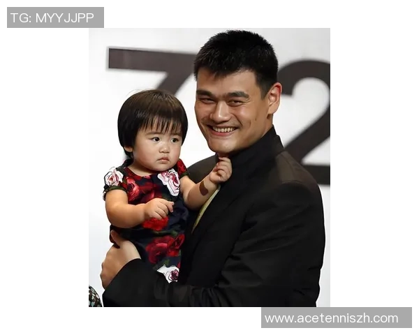 姚明在2008年新春佳节送祝福与大家共庆团圆时刻的温馨瞬间 姚明在2008年新春佳节送祝福与大家共庆团圆时刻的温馨瞬间