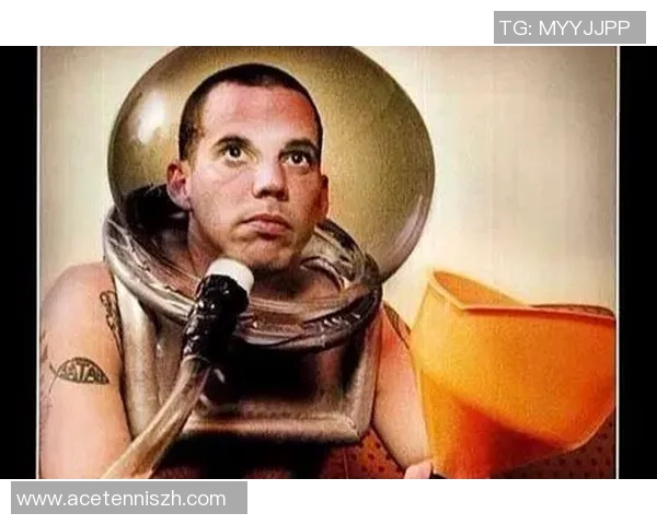 足球场上的搞怪防晒头罩与明星球员的奇妙碰撞