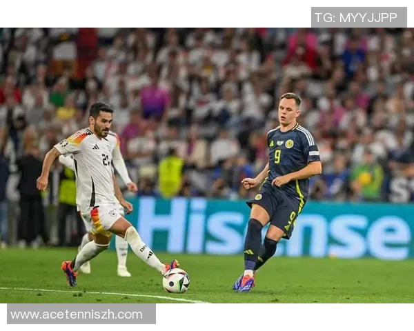 德国足球明星展现帅气风采引领球场潮流与激情 德国足球明星展现帅气风采引领球场潮流与激情